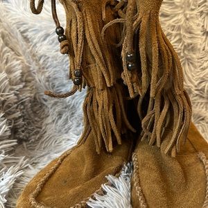 Minnetonka Moccasin Boots Size 7